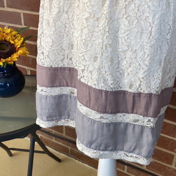 AE Lace Shift Dress - Picture 4 of 14